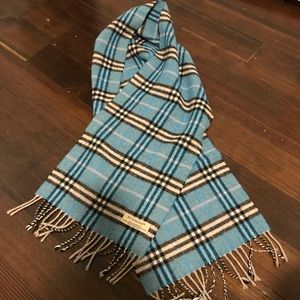 Burberry wool scarf